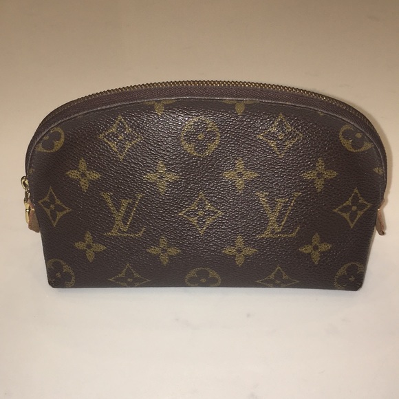Louis Vuitton Handbags - Louis Vuitton monogram pochette make up bag
